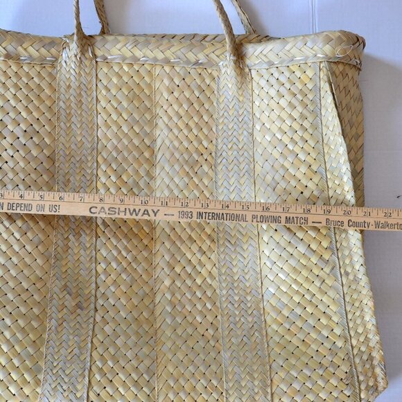 Vintage XL Straw Tote Bag - Picture 9 of 12